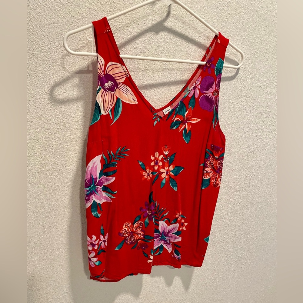 Women’s tank size small